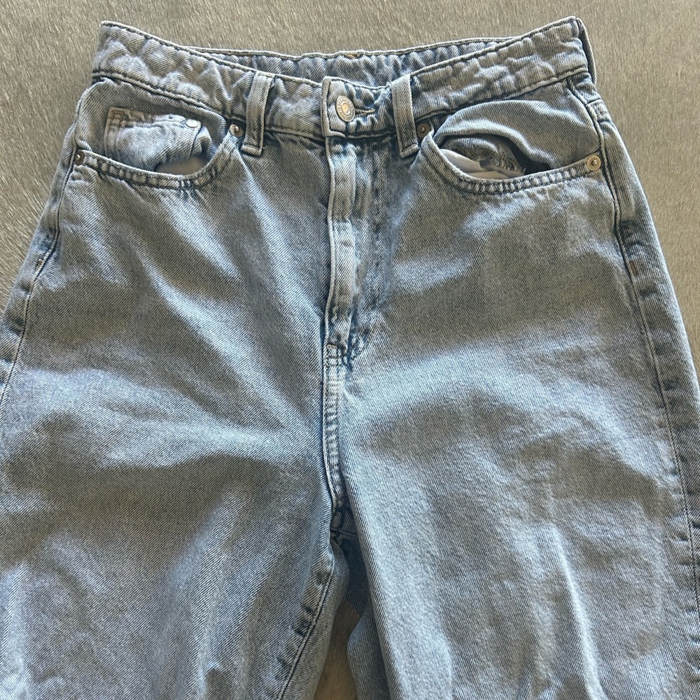 H&M mom jeans size 4